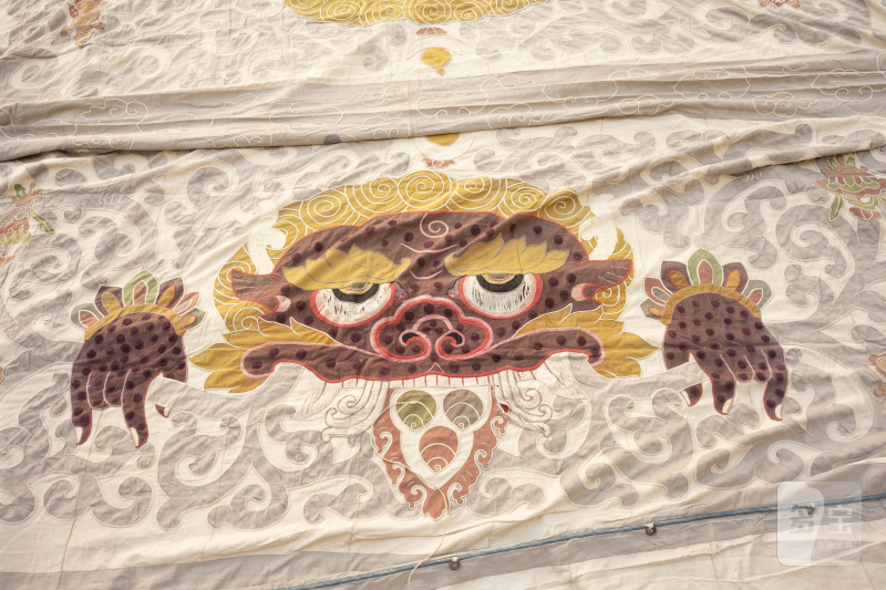 A LARGE APPLIQUÉ COTTON TENT - 图21